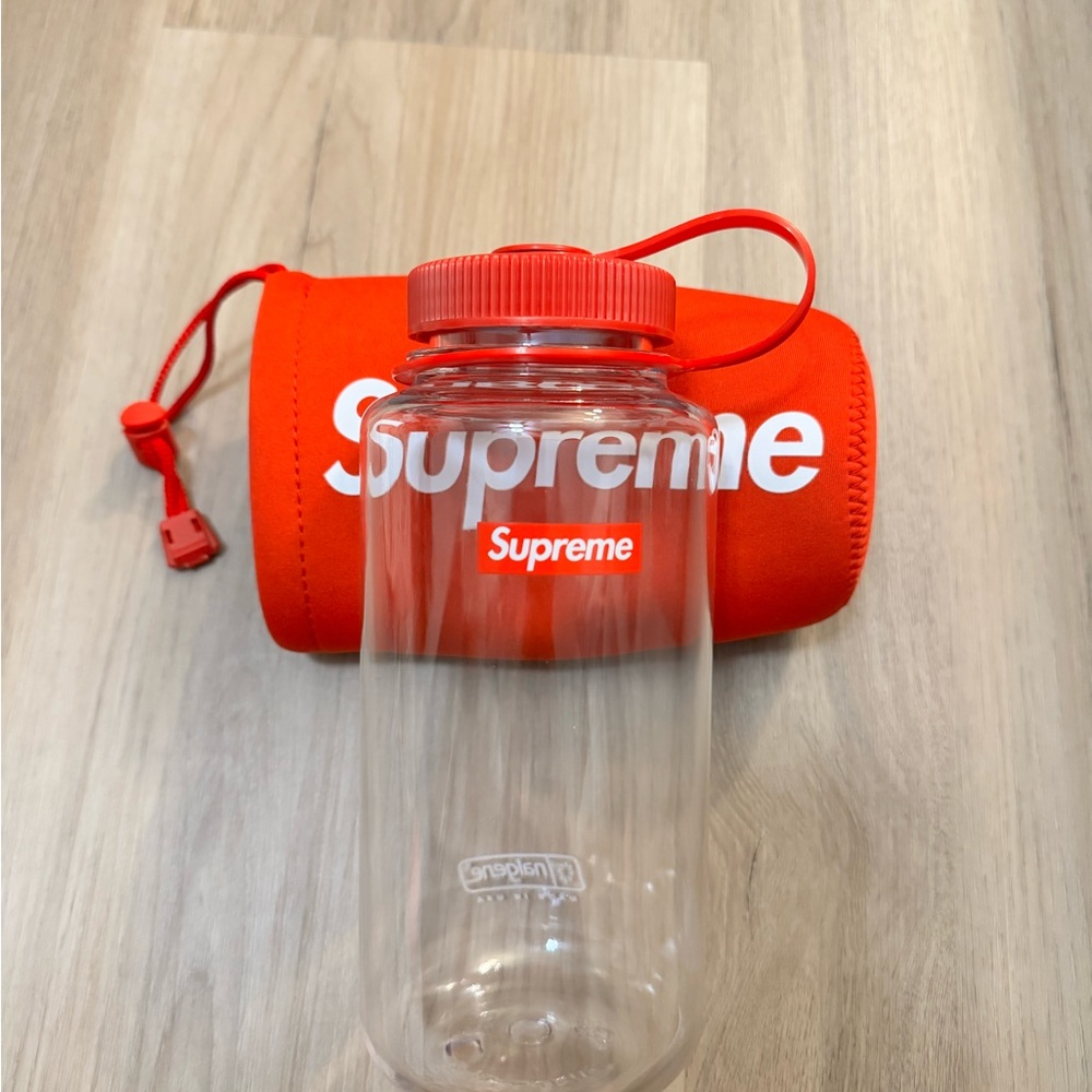 Supreme x Nalgene 32 oz. Bottle BPA Free - Brand New - Picture 3 of 11